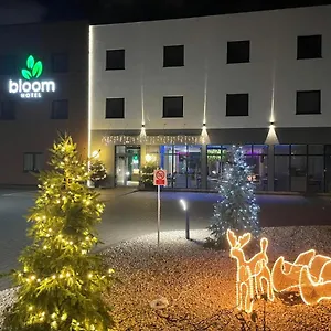 Bloom Airport Okecie Отель Рашин